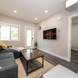 Villa Modern Oasis Guest I Walk Out Patio I Wem I Wifi! Edmonton